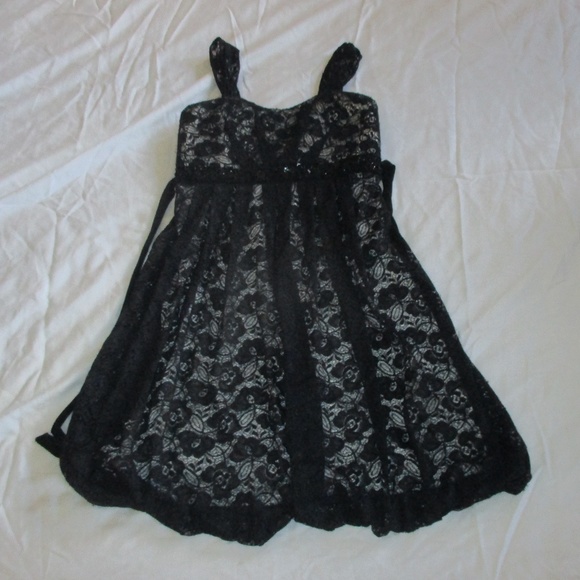 Black Lacy Formal Dress with Padding - Picture 2 of 7
